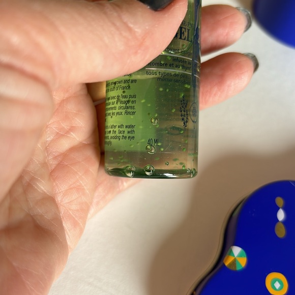 L'Occitane En Provence lip balms and facial cleanser in Holiday tin - Picture 3 of 8